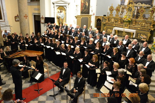 Il Coro Musica Nova di Sanremo nell’esecuzione del Requiem di Mozart all’Eglise du Voeu a Nizza Il Coro Musica Nova di Sanremo nell’esecuzione del Requiem di Mozart all’Eglise du Voeu a Nizza