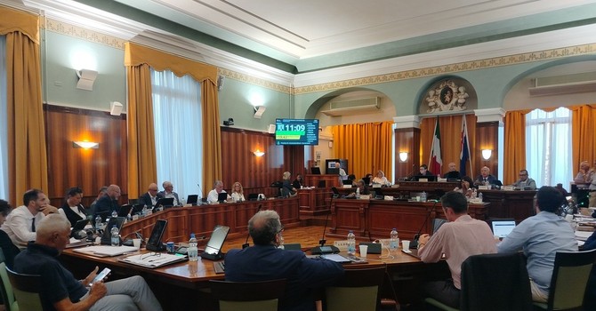Avanzo di bilancio, scontro in Consiglio comunale: è bagarre sulle priorità per Sanremo Avanzo di bilancio, scontro in Consiglio comunale: è bagarre sulle priorità per Sanremo
