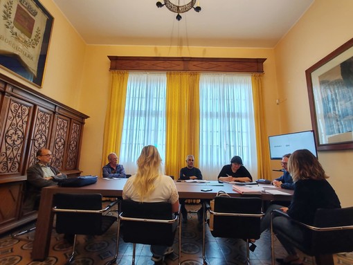 Mercato di Bordighera e canone unico, Ingenito: "Diverse valutazioni per raggiungere equilibrio senza gravare su altre categorie" (Foto e video) Mercato di Bordighera e canone unico, Ingenito: "Diverse valutazioni per raggiungere equilibrio senza gravare su altre categorie" (Foto e video)