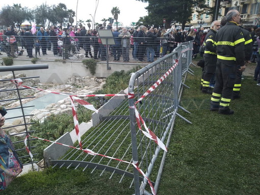 Sanremo: cede una balaustra nella zona di Pian di Nave, mamma e figlio lievemente feriti (Foto)