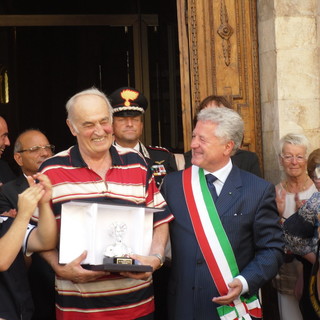 Ventimiglia: consegnato stamani il San Segundin d’Argento al Presidente della Spes Auser Luciano Codarri