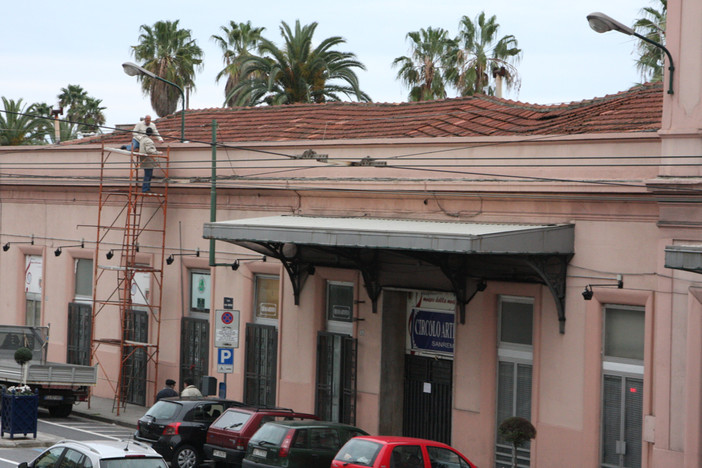 Sanremo: crolla il soffitto nella sede del Circolo Artistico, dichiarata inagibile parte dell'ex stazione dei treni