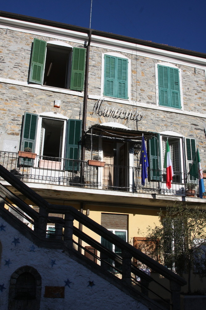 Carpasio: infiltrazioni d'acqua nell'immobile che ospita la comunità terapeutica Il Faro, il Comune provvederà ai lavori di ripristino Carpasio: infiltrazioni d'acqua nell'immobile che ospita la comunità terapeutica Il Faro, il Comune provvederà ai lavori di ripristino