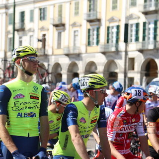 Al via la prima Cuneo-Imperia, una forte sinergia tra due territori nei 170km di corsa per i campioni del domani (Foto e Video) Al via la prima Cuneo-Imperia, una forte sinergia tra due territori nei 170km di corsa per i campioni del domani (Foto e Video)