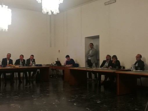 Bordighera: il Consiglio comunale respinge la mozione contro il vice Sindaco Bozzarelli, Amministrazione compatta in sua difesa