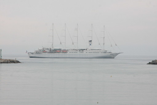 Saranno 15 le crociere che si fermeranno a Sanremo quest'estate ma domani arriva la prima a... sorpresa