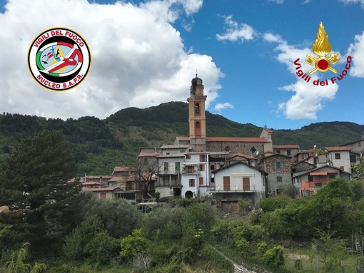 Fulmine sul campanile di Corte, servono lavori urgenti per mettere in sicurezza l’area: residenti ancora fuori casa Fulmine sul campanile di Corte, servono lavori urgenti per mettere in sicurezza l’area: residenti ancora fuori casa