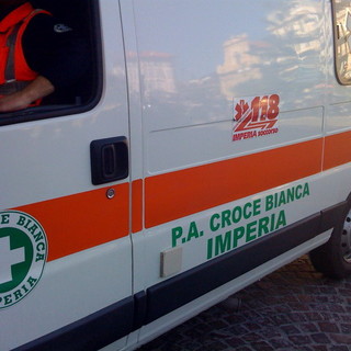 Imperia: pedone investito sulle strisce, cerca di evitare l'auto saltando sul cofano