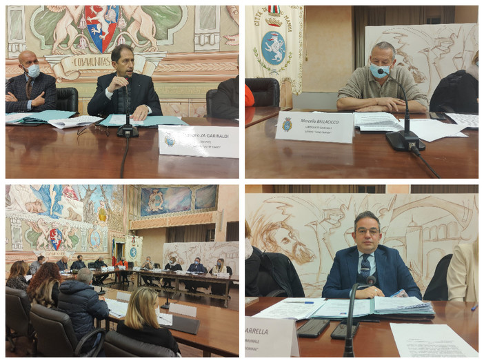 Diano Marina, raffica di interrogazioni in consiglio comunale: campi da paddle, Cosap e palazzetto dello sport Diano Marina, raffica di interrogazioni in consiglio comunale: campi da paddle, Cosap e palazzetto dello sport