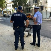 Sanremo, dodici ore di controlli per la Polizia locale: ordinanza antialcol, 99 orologi sequestrati e verifiche sui senzatetto Sanremo, dodici ore di controlli per la Polizia locale: ordinanza antialcol, 99 orologi sequestrati e verifiche sui senzatetto