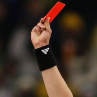 Calcio. Rivoluzionato il regolamento: dai falli di mano ai cartellini degli allenatori, ecco le novità che entreranno a breve in vigore Calcio. Rivoluzionato il regolamento: dai falli di mano ai cartellini degli allenatori, ecco le novità che entreranno a breve in vigore