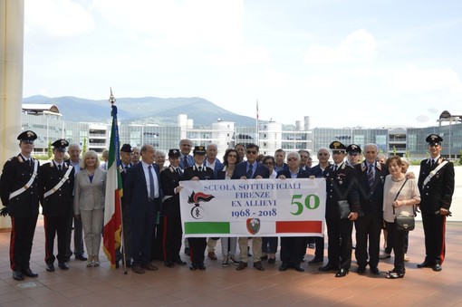 La bandiera dell’Associazione Carabinieri di Ventimiglia a Firenze presso la Scuola Marescialli e Brigadieri