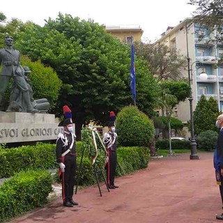 Imperia: cerimonia del 2 giugno in piazza della Vittoria, deposta una corona d'alloro davanti al monumento dei caduti (foto e video) Imperia: cerimonia del 2 giugno in piazza della Vittoria, deposta una corona d'alloro davanti al monumento dei caduti (foto e video)