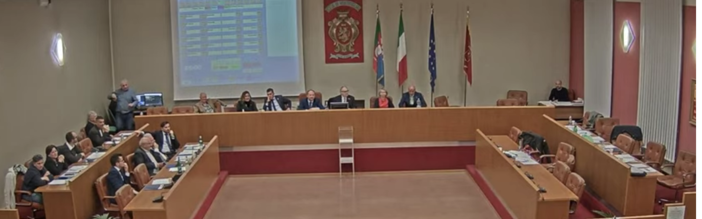 Ventimiglia, la mozione sulla passerella infiamma il consiglio comunale: la minoranza abbandona l'aula (Foto) Ventimiglia, la mozione sulla passerella infiamma il consiglio comunale: la minoranza abbandona l'aula (Foto)