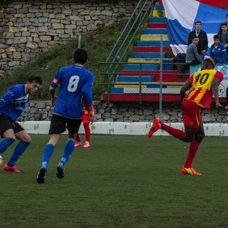 Calcio, Eccellenza: il solito Bertuccelli rilancia il Magra Azzurri, la Cairese si arrende di misura