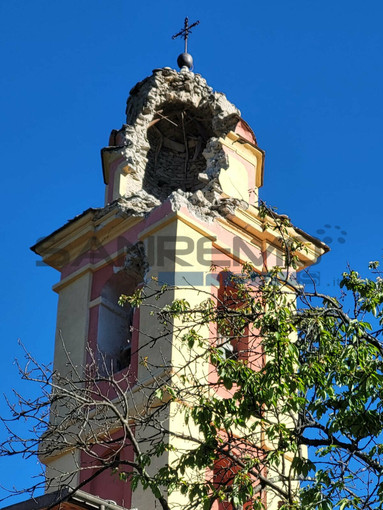 Corte, al via la messa in sicurezza del campanile di San Giacomo dopo il fulmine: presto il via alla ricostruzione della cuspide