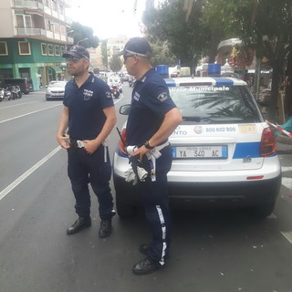 Sanremo: continuano senza sosta i controlli della Municipale nel contrasto all’abusivismo commerciale