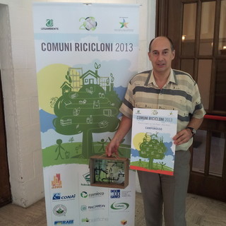 Camporosso: consegnato al vicesindaco il premio per la miglior raccolta nel nord Italia dei rifiuti da apparecchiature elettriche Camporosso: consegnato al vicesindaco il premio per la miglior raccolta nel nord Italia dei rifiuti da apparecchiature elettriche