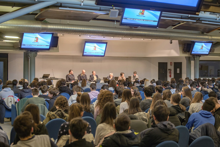 Sanremo: incontro con le scuole sul cyberbullismo, Paolo Picchio ricorda la figlia Carolina "Le parole fanno più male delle botte" (VIDEOSERVIZIO) Sanremo: incontro con le scuole sul cyberbullismo, Paolo Picchio ricorda la figlia Carolina "Le parole fanno più male delle botte" (VIDEOSERVIZIO)