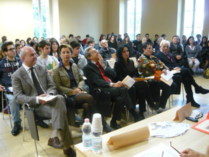 Sanremo: al Liceo Cassini, cerimonia solenne di consegna dei diplomi di maturità italiana e francese (foto) Sanremo: al Liceo Cassini, cerimonia solenne di consegna dei diplomi di maturità italiana e francese (foto)