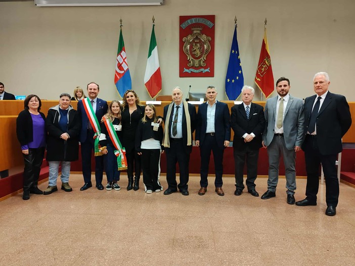 Ventimiglia, Myriam Campo è il sindaco dei giovani cittadini (Foto e video) Ventimiglia, Myriam Campo è il sindaco dei giovani cittadini (Foto e video)