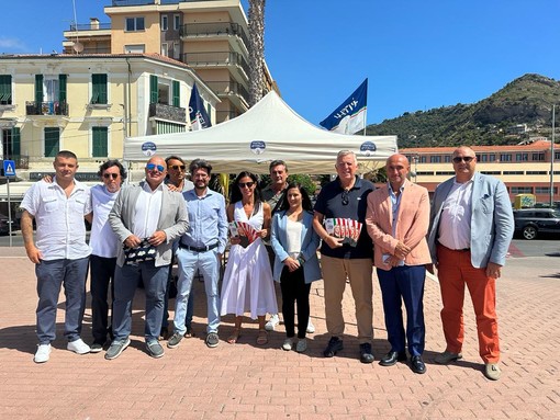 "L'Italia vincente", parte da Ventimiglia la campagna informativa di Fratelli d'Italia "L'Italia vincente", parte da Ventimiglia la campagna informativa di Fratelli d'Italia