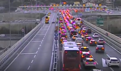 Traffico intenso sull'A10, coda di due chilometri tra Bordighera e il confine di Stato