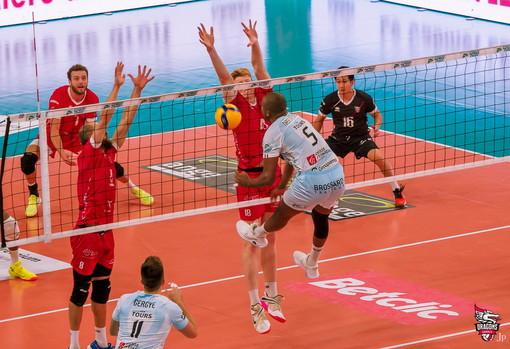 Test Match di pallavolo Cuneo-Cannes al Palazzetto dello sport di Imperia Test Match di pallavolo Cuneo-Cannes al Palazzetto dello sport di Imperia