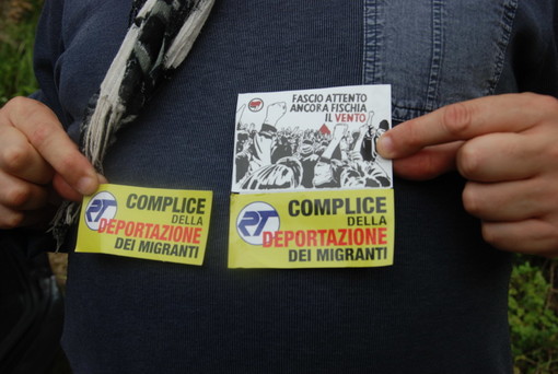 Ventimiglia: viaggi in pullman, il volantino dei "No Borders" contro la Rt finisce nelle mani della Digos Ventimiglia: viaggi in pullman, il volantino dei "No Borders" contro la Rt finisce nelle mani della Digos
