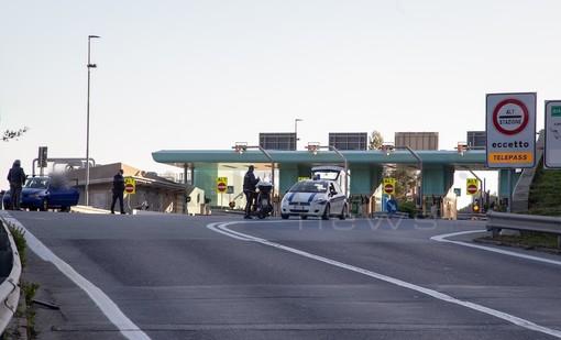 Coronavirus, con il nuovo decreto spostamenti vietati tra regioni dal 16 gennaio al 5 marzo, visite a parenti e amici una volta al giorno