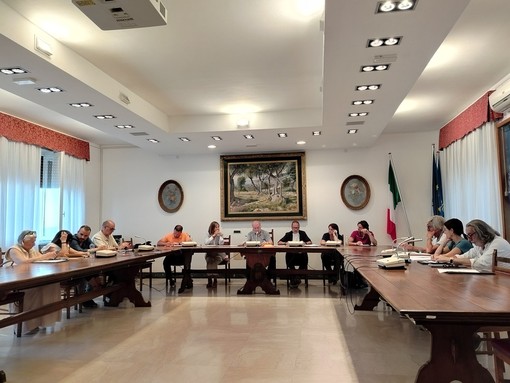 Ospedaletti, in Consiglio comunale scontro su trasparenza, commissioni e farmacia Ospedaletti, in Consiglio comunale scontro su trasparenza, commissioni e farmacia