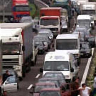 Traffico: inizia il ponte, code tra Savona e Spotorno