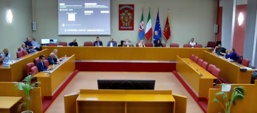 Ventimiglia, rilascio dell'attestazione di inutilizzabilità a veicoli sottoposti a fermo amministrativo: scoppia il dibattito in consiglio comunale Ventimiglia, rilascio dell'attestazione di inutilizzabilità a veicoli sottoposti a fermo amministrativo: scoppia il dibattito in consiglio comunale