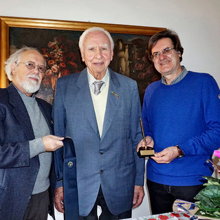 Sanremo: 45 anni nel Lions Club International, consegnata pin di riconoscimento al socio Giacomo Anfossi Sanremo: 45 anni nel Lions Club International, consegnata pin di riconoscimento al socio Giacomo Anfossi