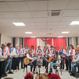 Foto di Gruppo Corale Cheli de Campurussu in concerto a Vallecrosia Foto di Gruppo Corale Cheli de Campurussu in concerto a Vallecrosia