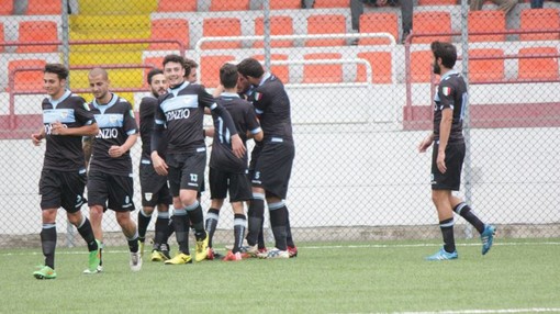 Calcio, Coppa Italia di Eccellenza: l'Unione Sanremo sbarca in finale, Cardini e Rovella regolano i biancorossi