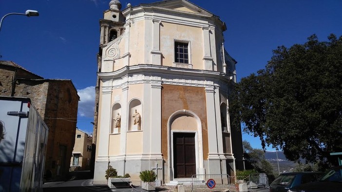 Imperia, fedeli e residenti in festa per la riapertura della chiesa di Poggi: "Non è solo un edificio, è la nostra identità"