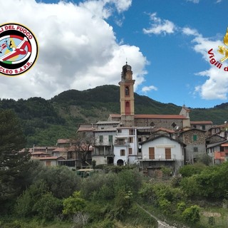Fulmine sul campanile di Corte, servono lavori urgenti per mettere in sicurezza l’area: residenti ancora fuori casa