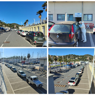 Imperia, è corsa al tampone, il molo 'Pastorelli' invaso da centinaia di auto in fila: è l'effetto quarta ondata unito al nuovo super green pass (foto) Imperia, è corsa al tampone, il molo 'Pastorelli' invaso da centinaia di auto in fila: è l'effetto quarta ondata unito al nuovo super green pass (foto)