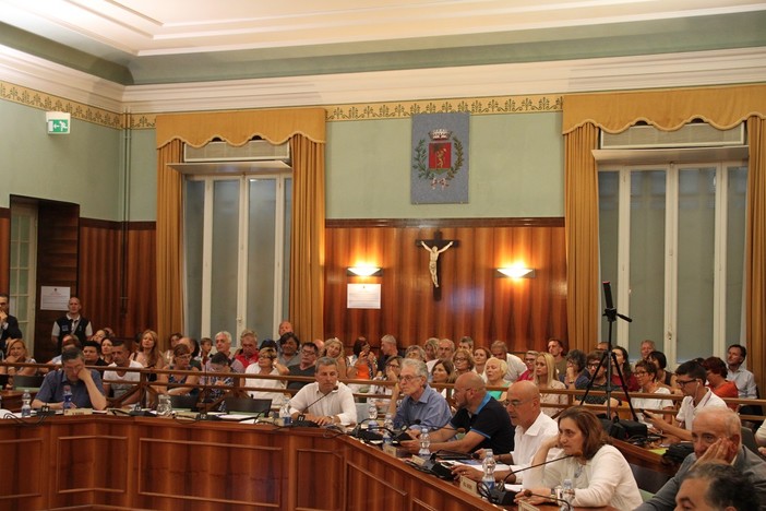 Sanremo: Sindoni “Lavorare per migliorare il senso di percepito”. Lombardi “Anche con il corretto conferimento lo spettacolo è indecoroso” Sanremo: Sindoni “Lavorare per migliorare il senso di percepito”. Lombardi “Anche con il corretto conferimento lo spettacolo è indecoroso”