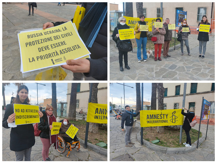 Imperia, sit in silenzioso per la pace in Ucraina. Bisiani (Amnesty): "Stop ai crimini di guerra da parte della Russia" (foto e video)