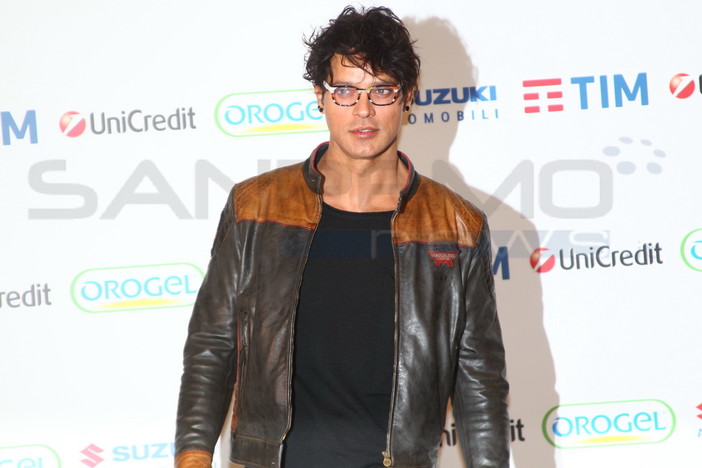 #Sanremo2016: Ti promuovi o ti bocci? Gabriel Garko ai giornalisti: "Prima fatemelo finire"