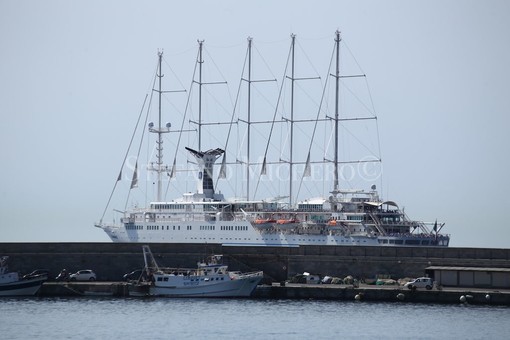 Sanremo: oggi torna la nave da crociera Club Med II, oltre 300 passeggeri in giro per la città