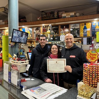 Ventimiglia, Coppo 1896 vince la prima edizione di “Natale in Vetrina” (Foto) Ventimiglia, Coppo 1896 vince la prima edizione di “Natale in Vetrina” (Foto)