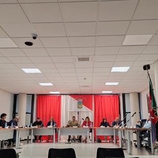 Vallecrosia, costituzione del fondo obiettivi di finanza pubblica: passa all'unanimità in consiglio comunale (Foto)