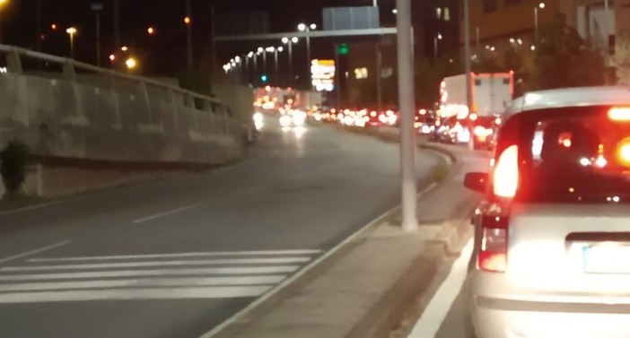 Autostrade, ieri un'altra giornata da bollino rosso, lo sfogo di un imperiese: "Dal centro di Genova a Voltri in 4 ore"