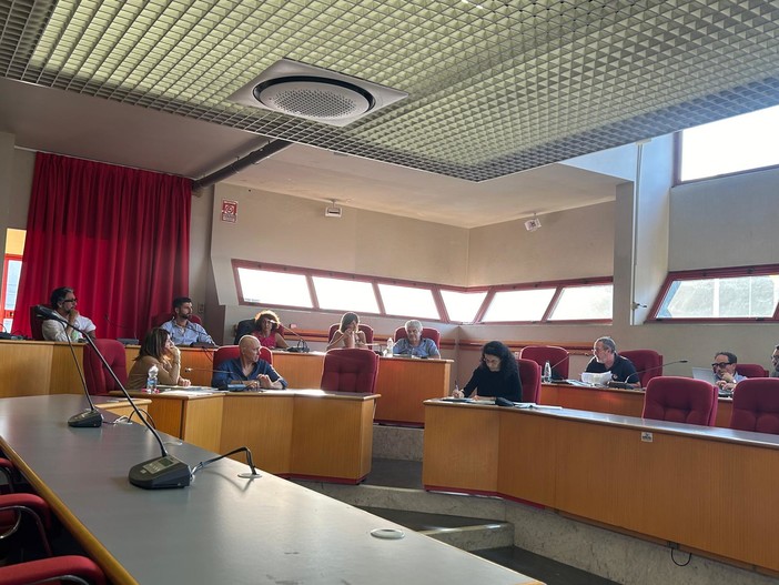 Caso Siffredi e la commissione bocciata, la frattura si allarga: ira di Progetto Comune e Progettiamo il Futuro, la maggioranza si affida alla Procura