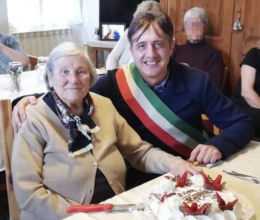 Compie cento anni, Camporosso festeggia la signora Lucia