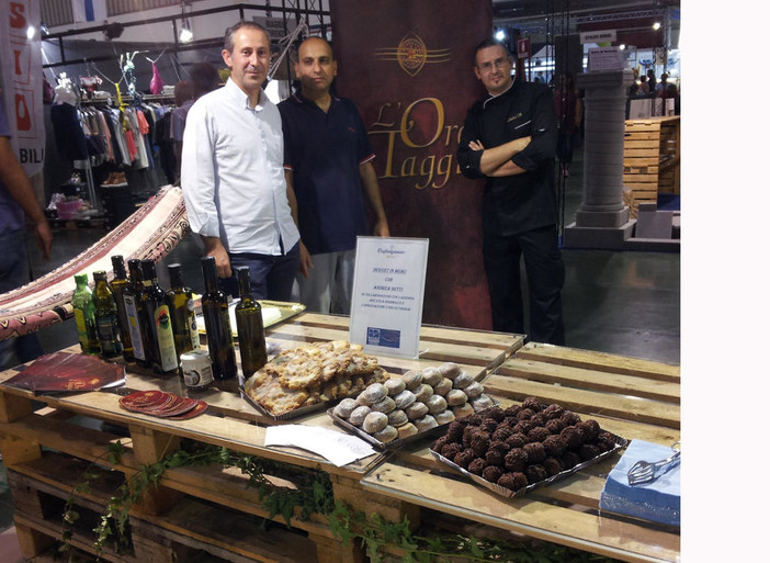 Oggi al Moac i laboratori della Confartigianato con lavorazione di legno d'olivo e lezione di smalto per unghie Oggi al Moac i laboratori della Confartigianato con lavorazione di legno d'olivo e lezione di smalto per unghie