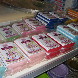 Per Halloween sforna torte e dolcetti da urlo con la pasta di zucchero colorata di Carta 2.0